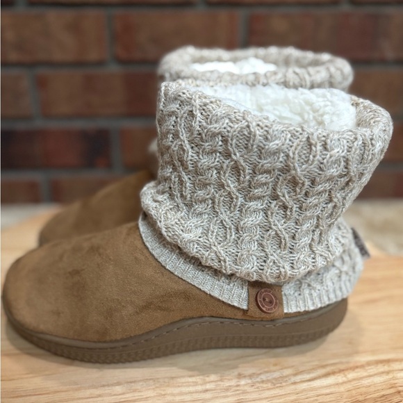 MUK LUKS BOOTIES CABLE SWEATER KNIT BROWN SHERPA SLIPPERS BOOTS SIZE 7-8 NWOT - Picture 1 of 9